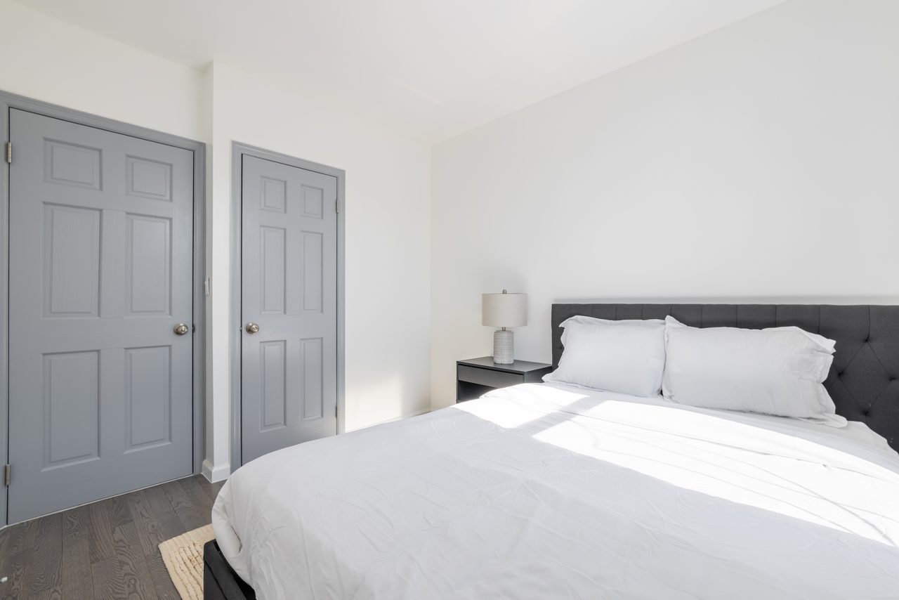 a room in LIC photo 2