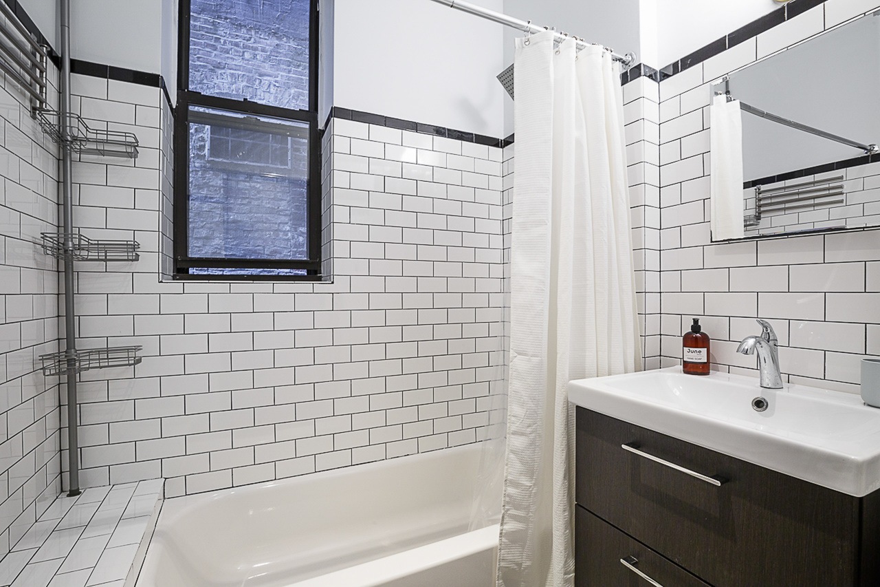 a room in Yorkville photo 5
