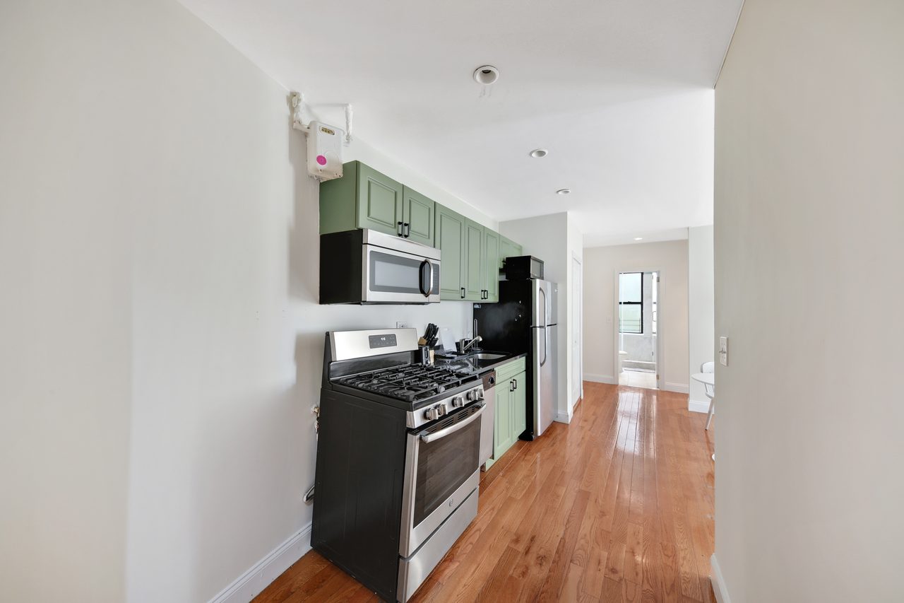 a room in East Harlem photo 7