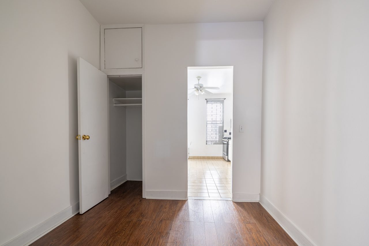 a room in Morningside Heights photo 6