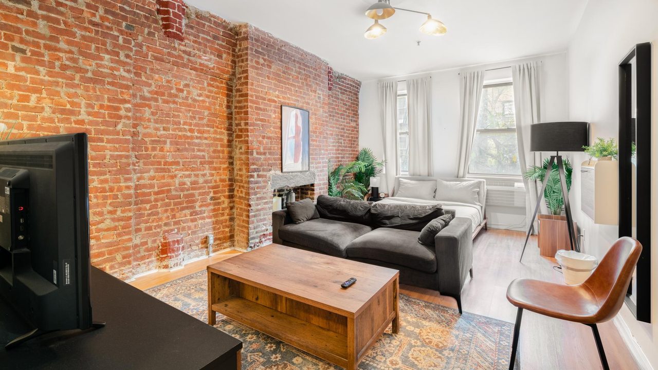 a room in Hell's Kitchen photo 5