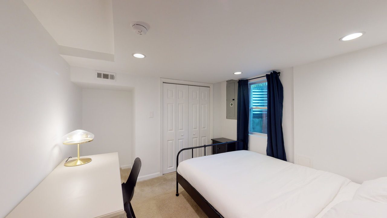 a room in Northwest Washington photo 3
