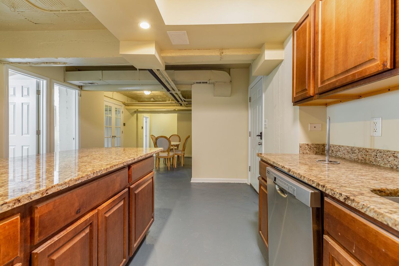 a room in Northwest Washington photo 5