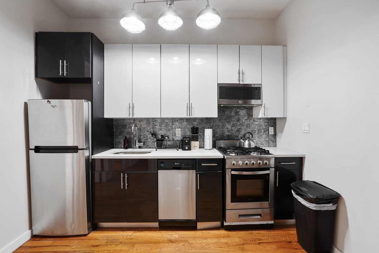 a room in Bedford-Stuyvesant photo 5