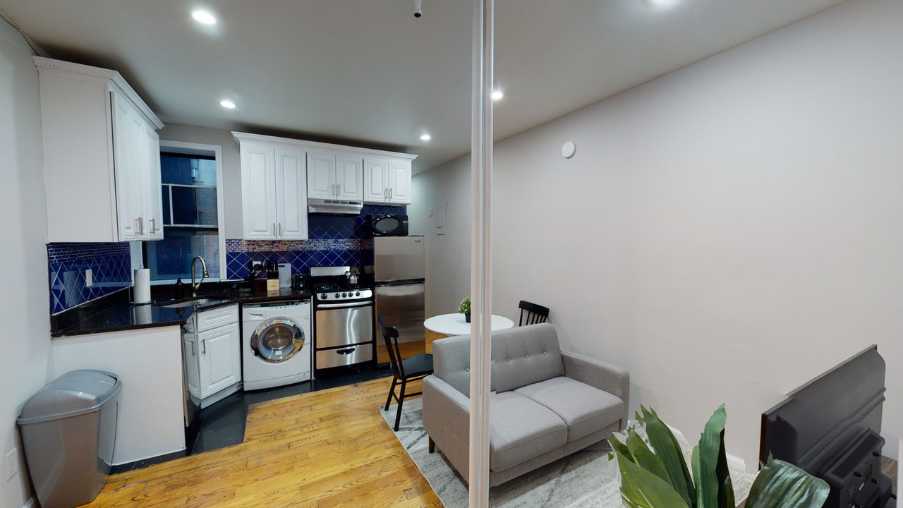 a room in Morningside Heights photo 3