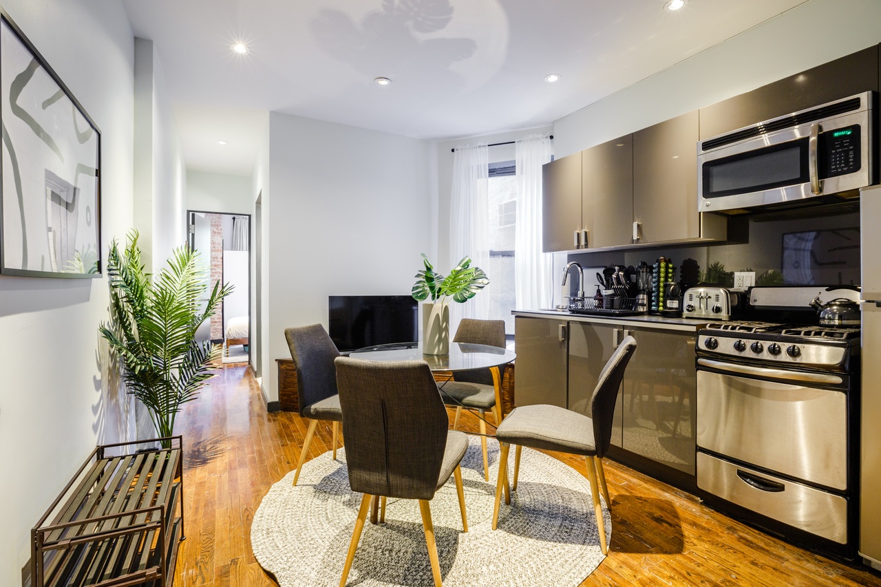 a room in Yorkville photo 4