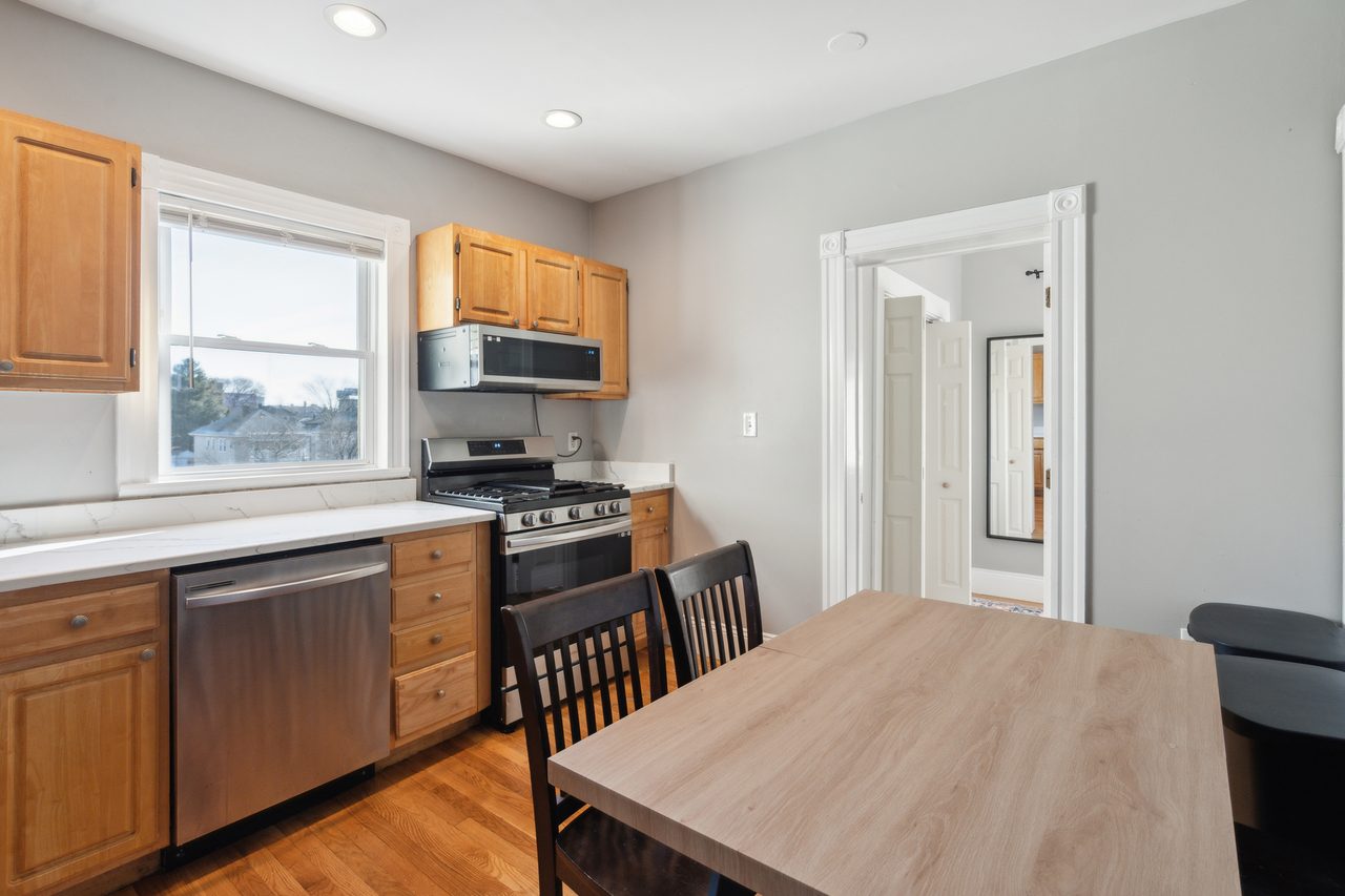 a room in Allston photo 7
