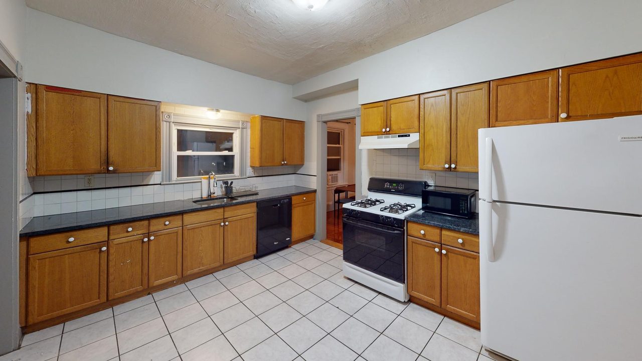 a room in Allston photo 4