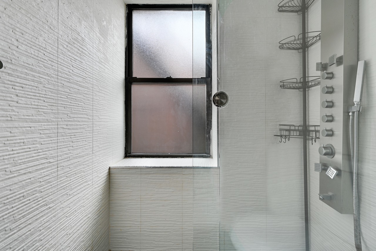 a room in East Village photo 9