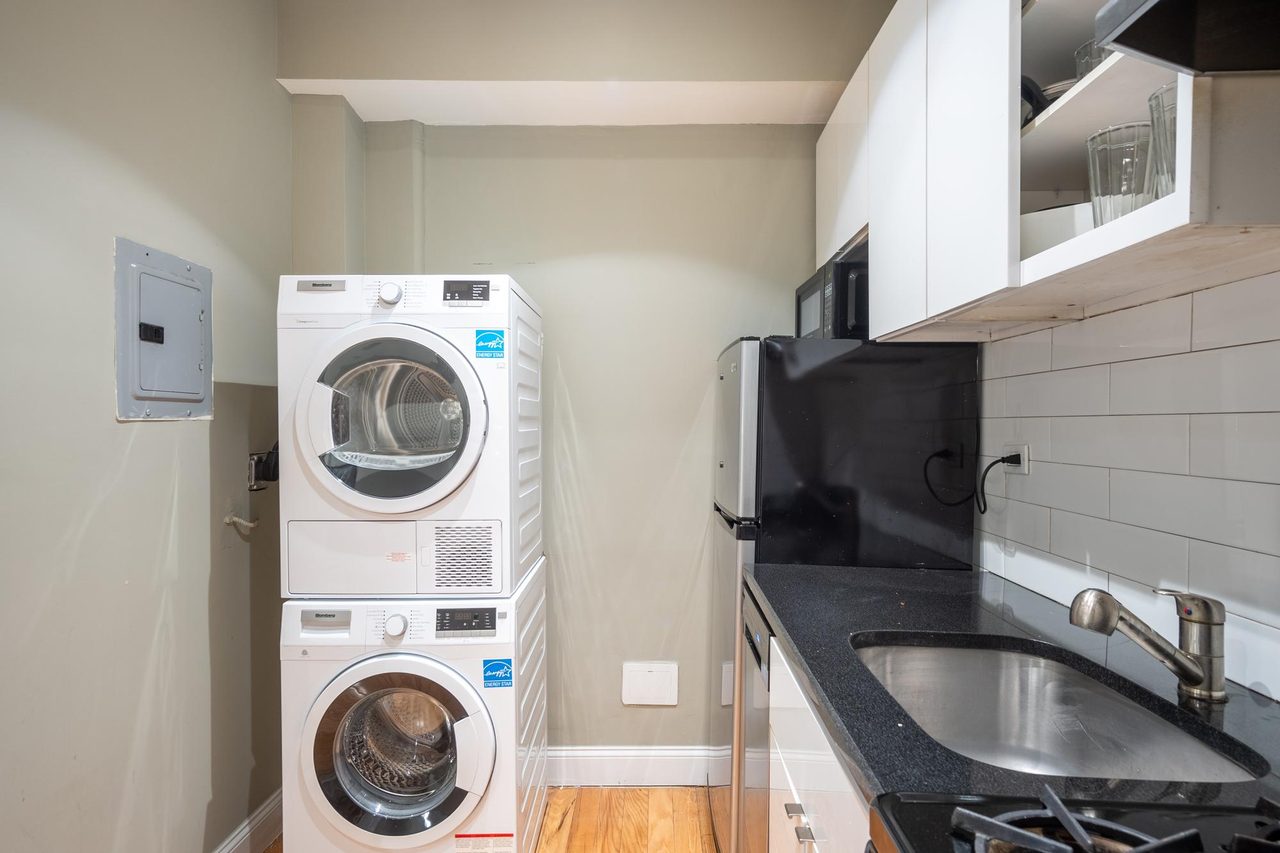 a room in East Village photo 5