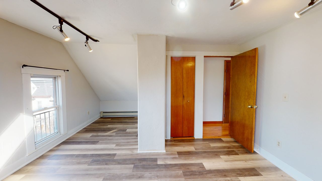 a room in East Somerville photo 5