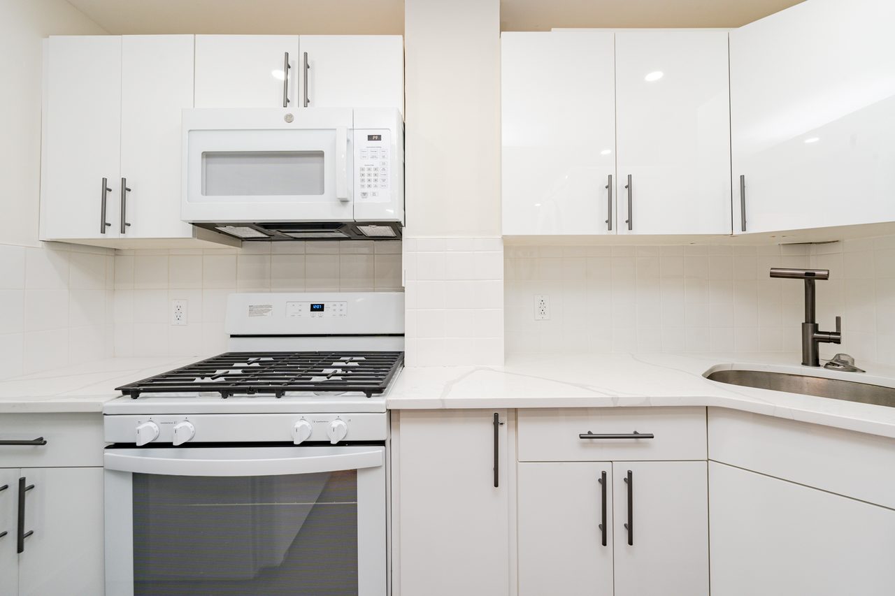 a room in Bedford-Stuyvesant photo 5