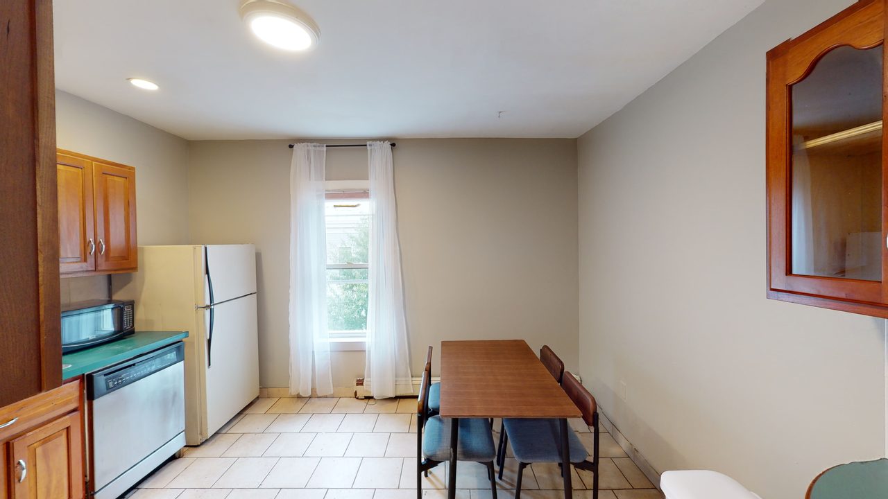 a room in Lower Allston photo 8