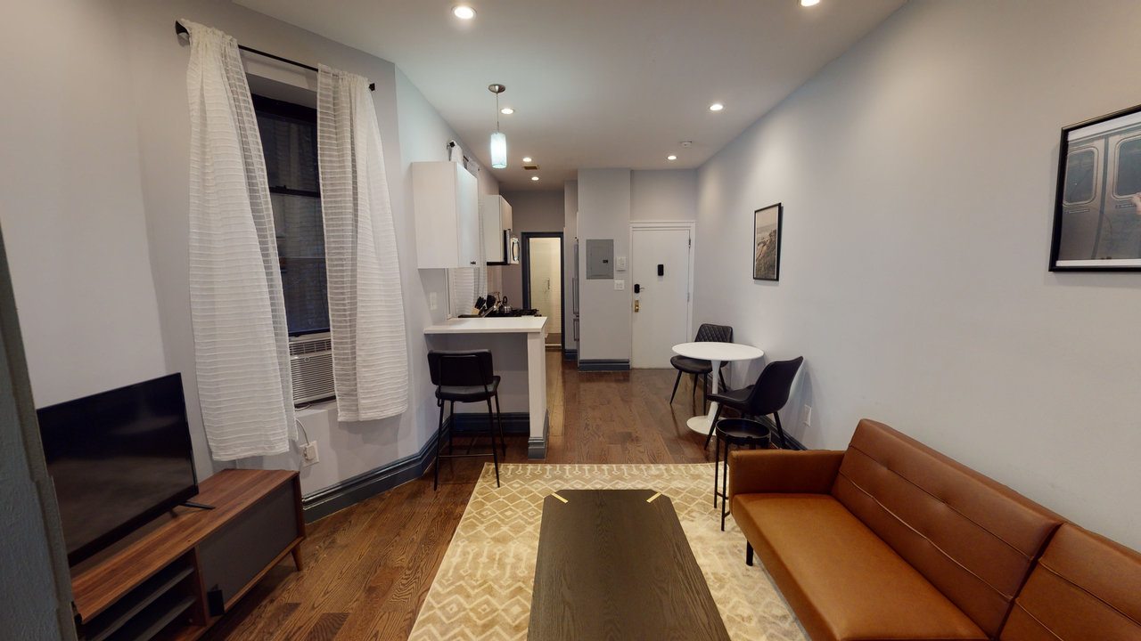 a room in Hell's Kitchen photo 2