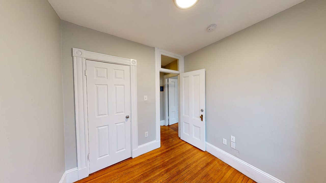 a room in Lower Allston photo 4