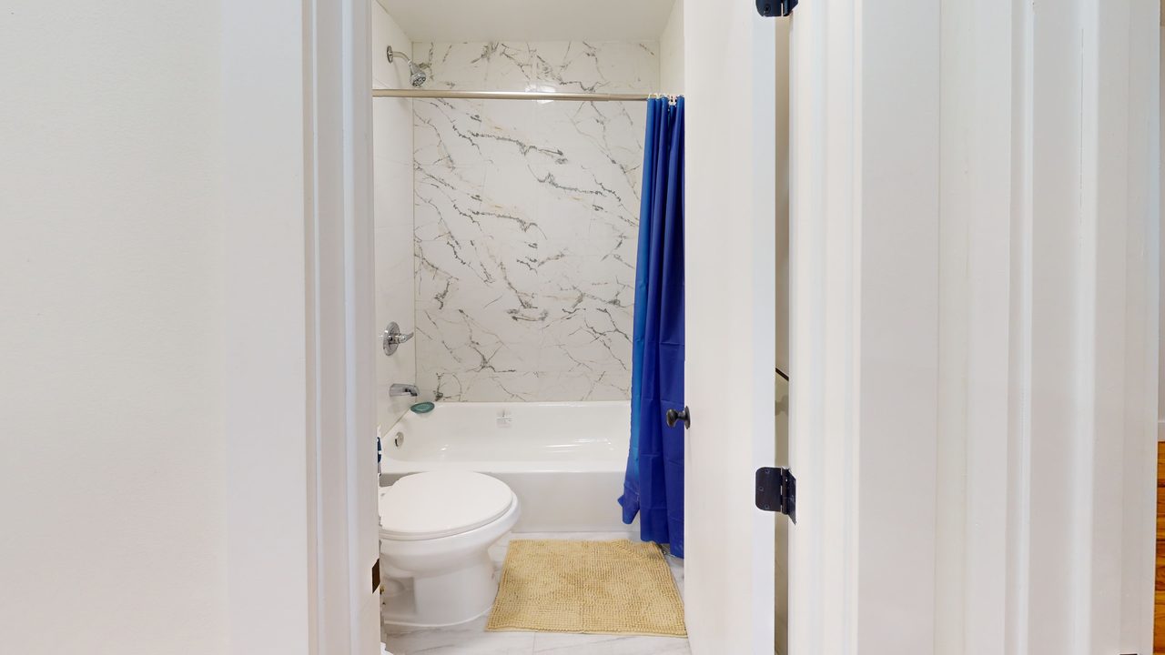 a room in Bedford-Stuyvesant photo 9