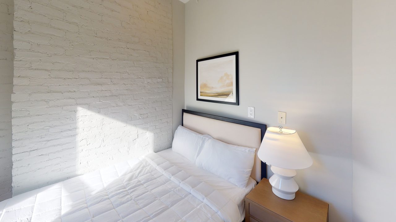 a room in Hell's Kitchen photo 2