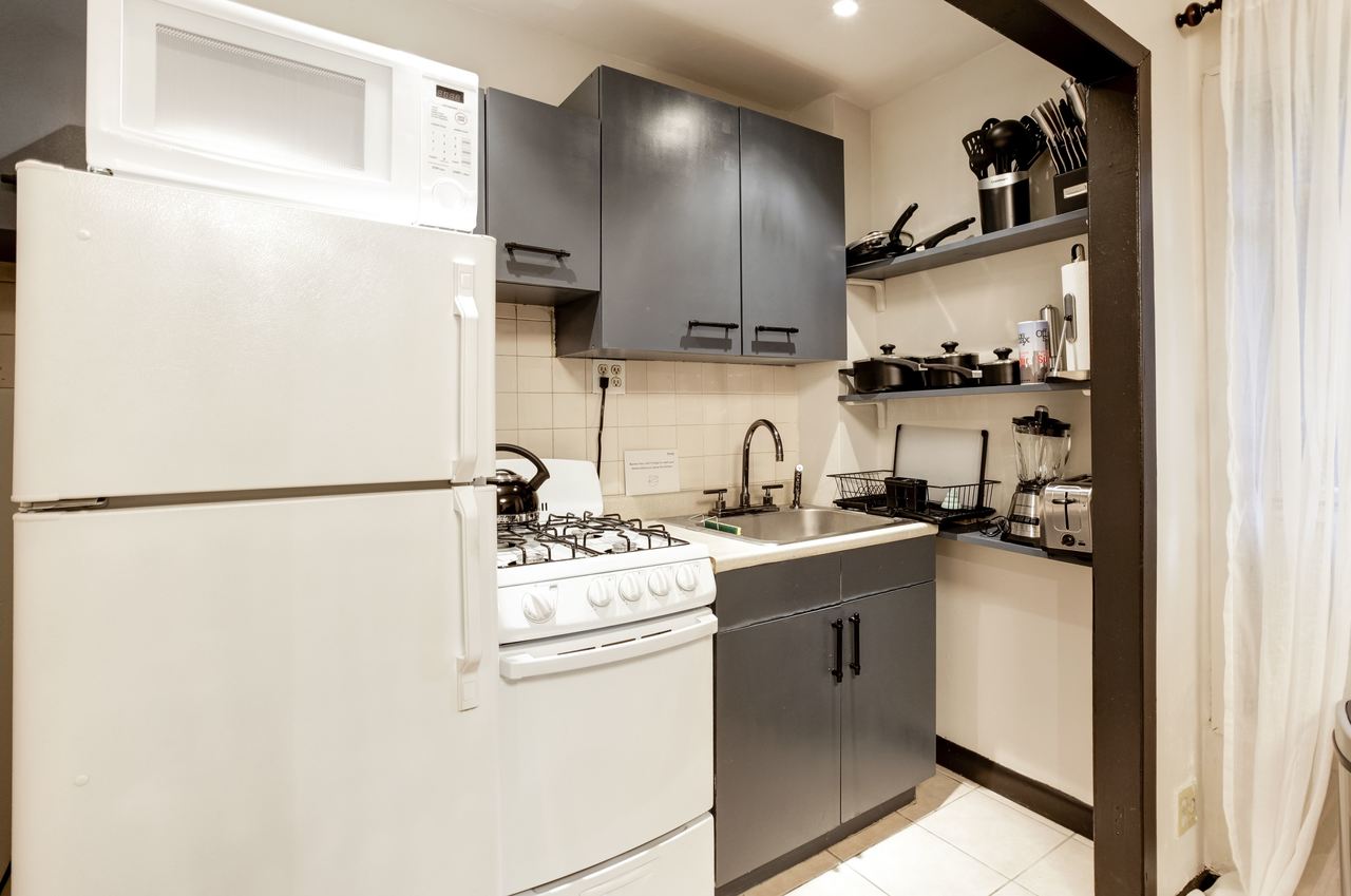 a room in Lincoln Square photo 4