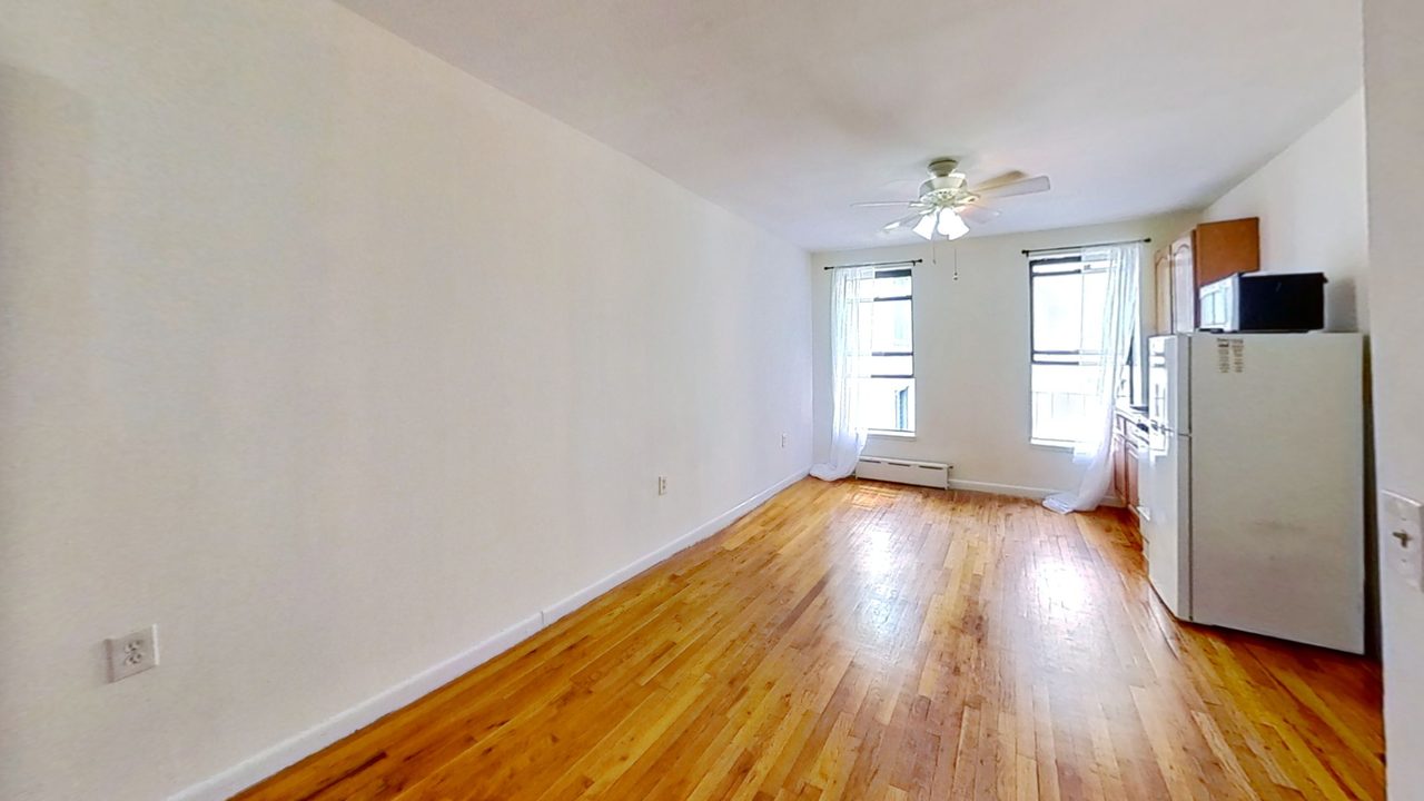 a room in Upper East Side photo 8