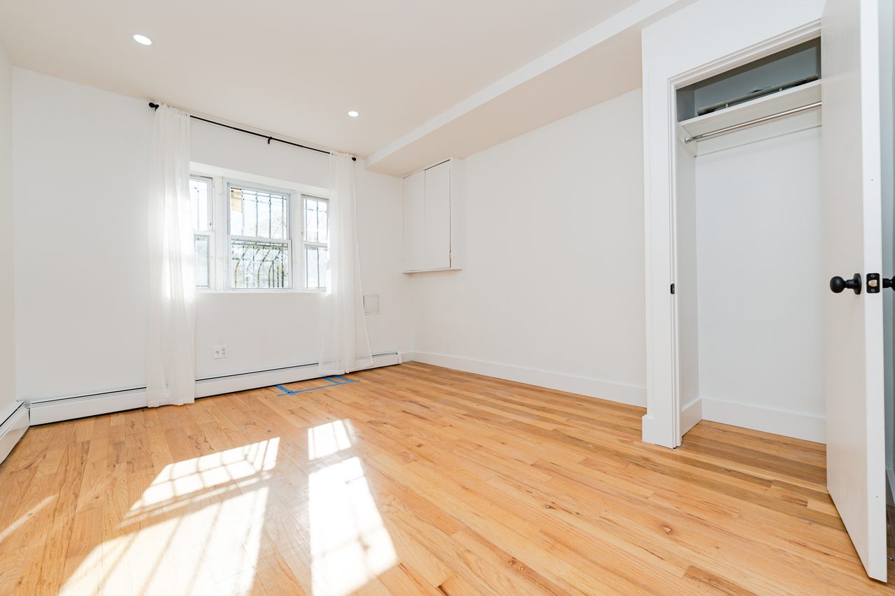 a room in Bedford-Stuyvesant photo 2
