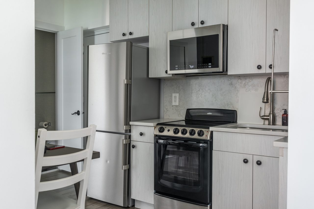 a room in East Village photo 6
