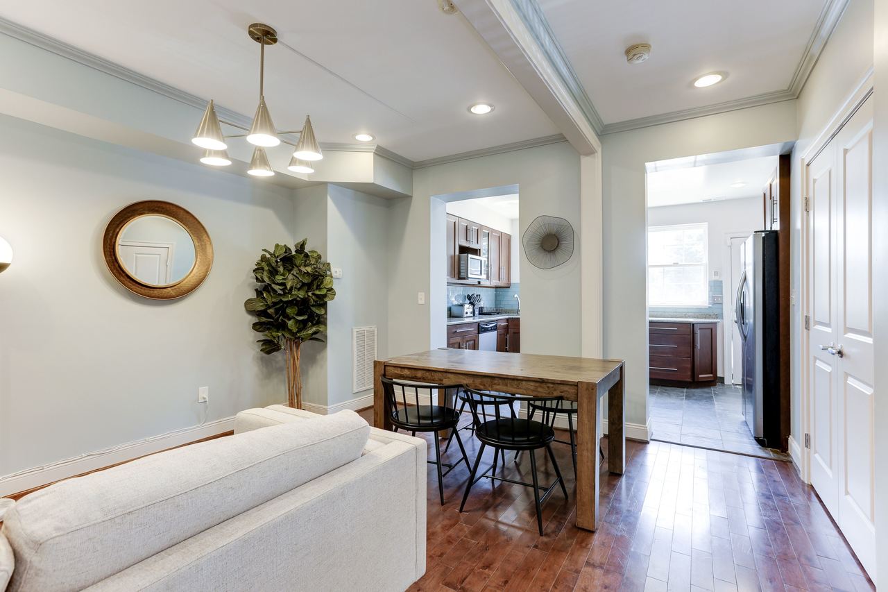 a room in Northeast Washington photo 9
