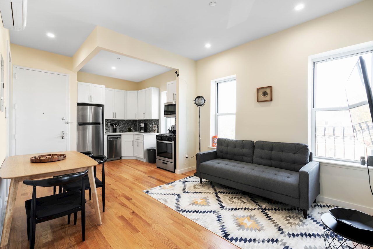 a room in Bedford-Stuyvesant photo 4