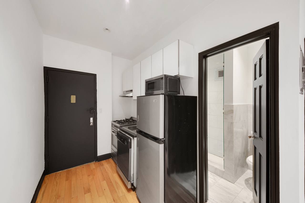 a room in East Village photo 3