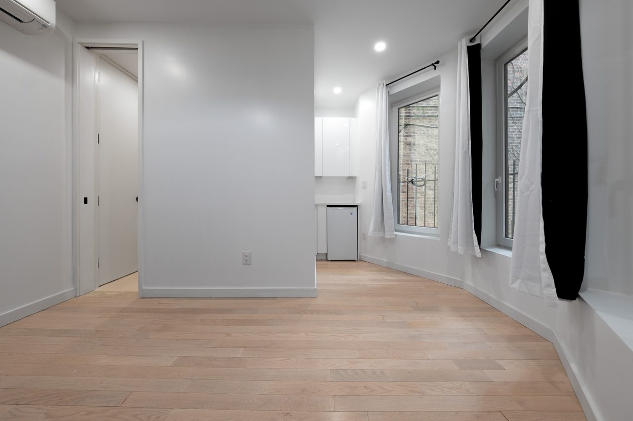 a room in Flatbush photo 4