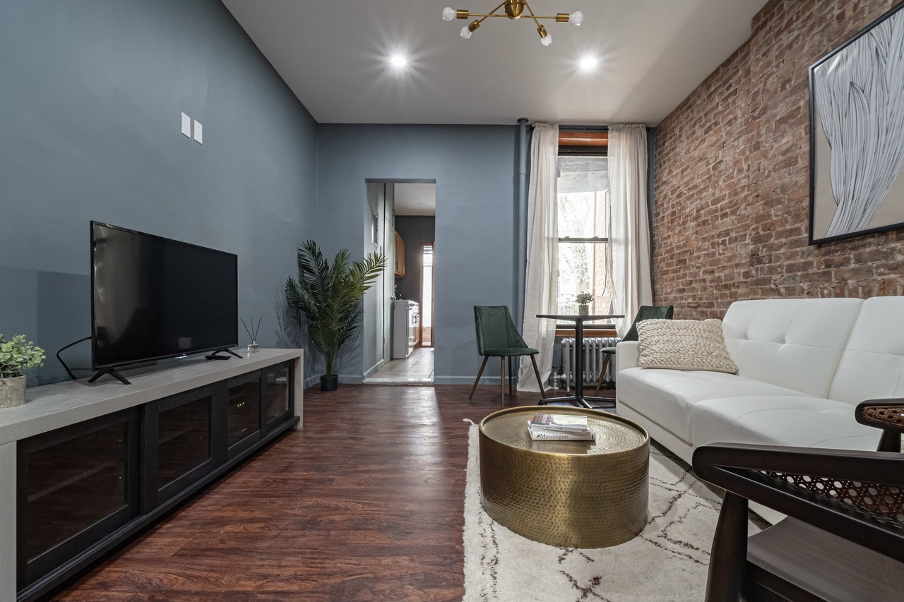 a room in Upper East Side