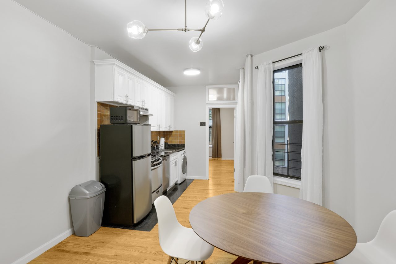 a room in Morningside Heights photo 7