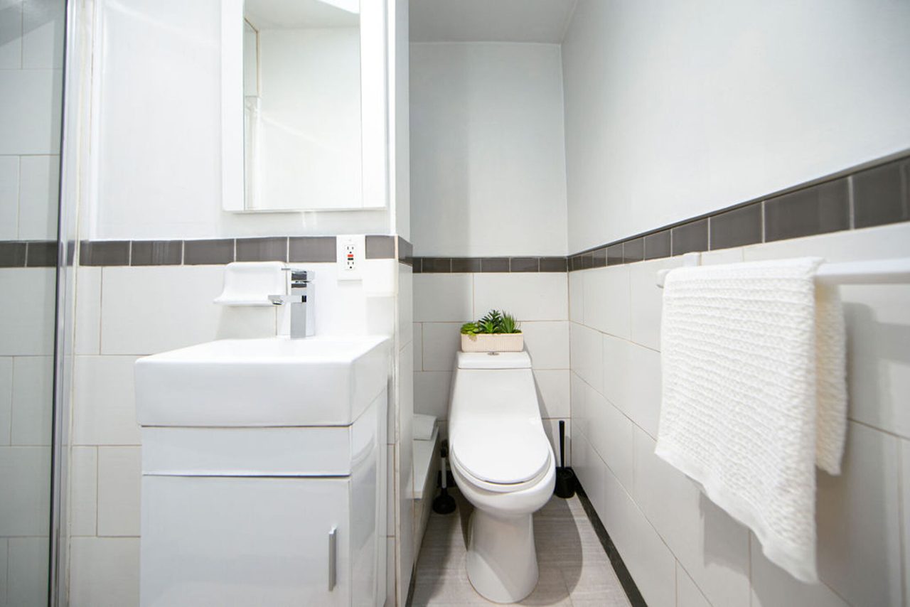 a room in East Village photo 8
