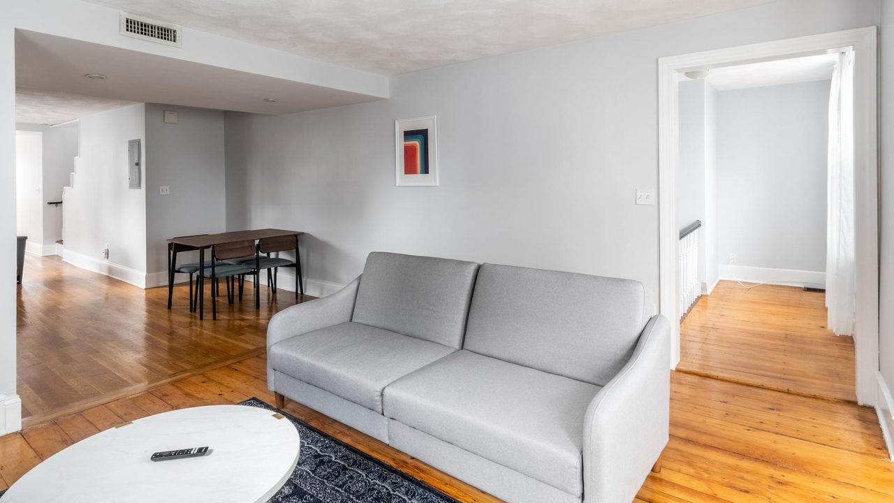 a room in East Somerville photo 6
