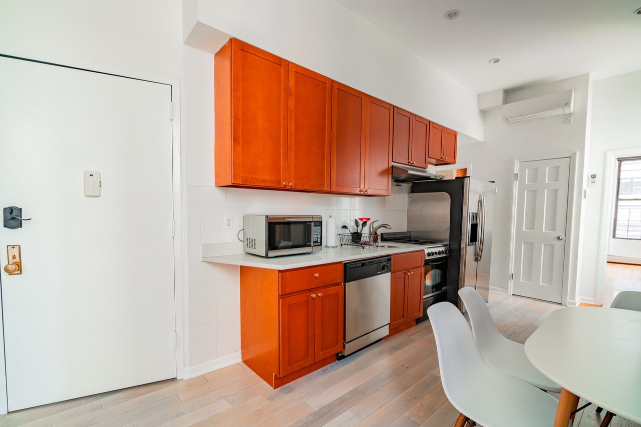 a room in Sutton Place photo 5