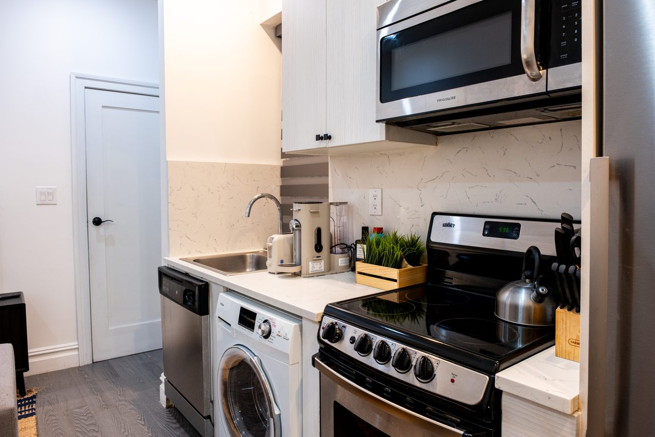 a room in Hell's Kitchen photo 5