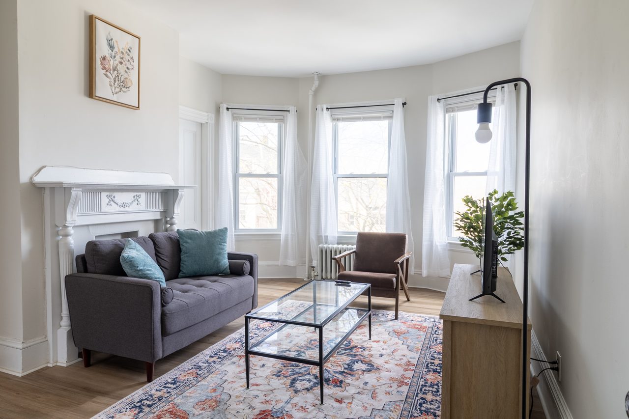 a room in Roxbury photo 5