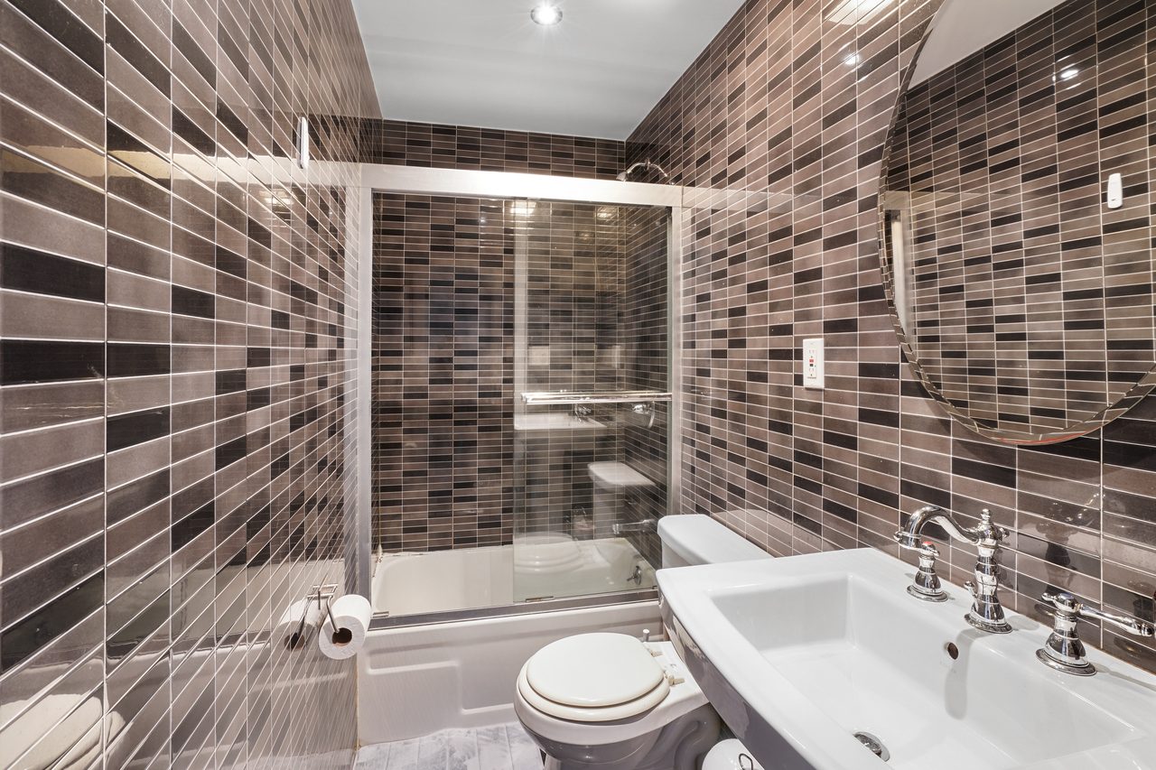 a room in Morningside Heights photo 8