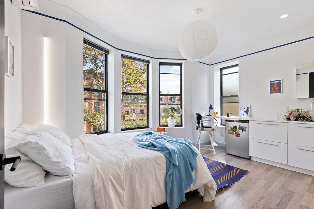 a room in Bedford-Stuyvesant photo 2