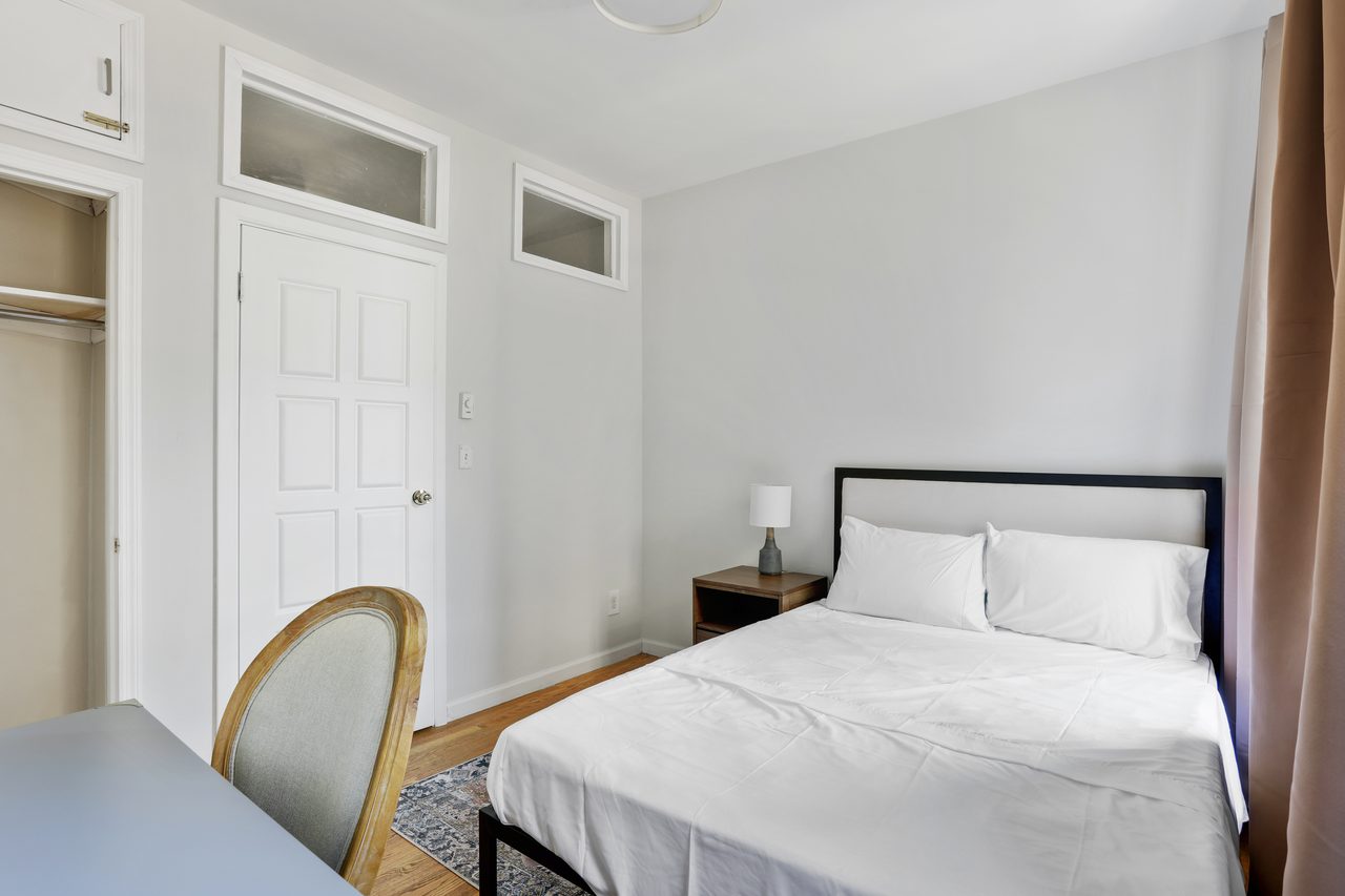 a room in Morningside Heights photo 2