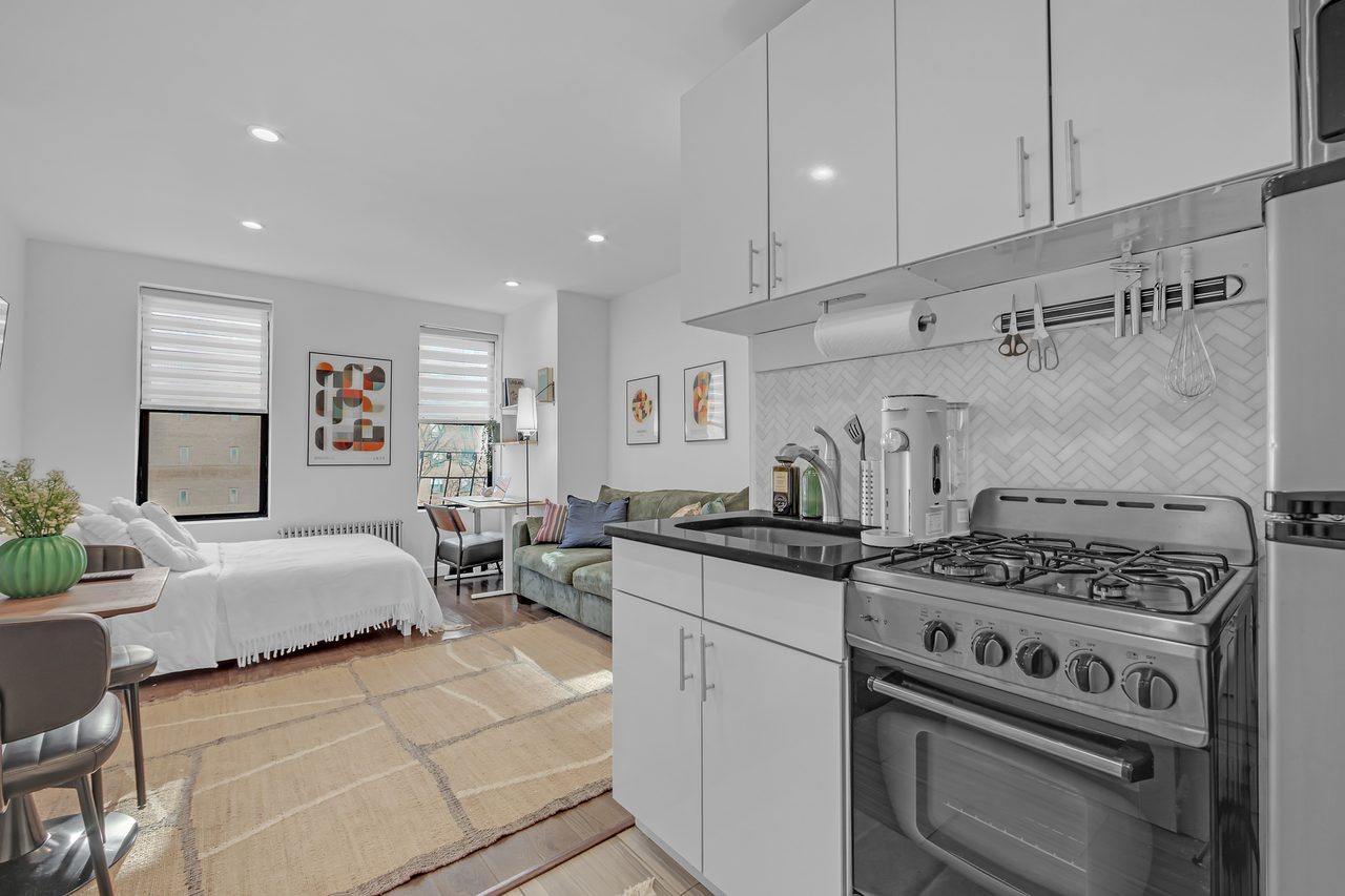 a room in East Village photo 3