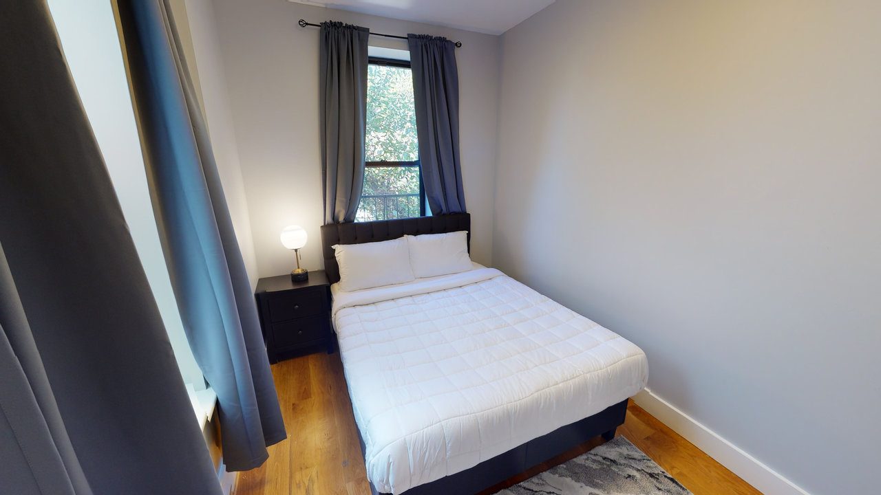 a room in Bedford-Stuyvesant photo 2