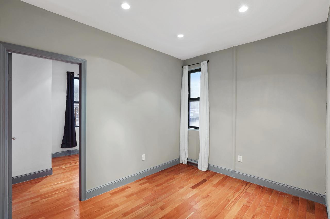 a room in East Village photo 5