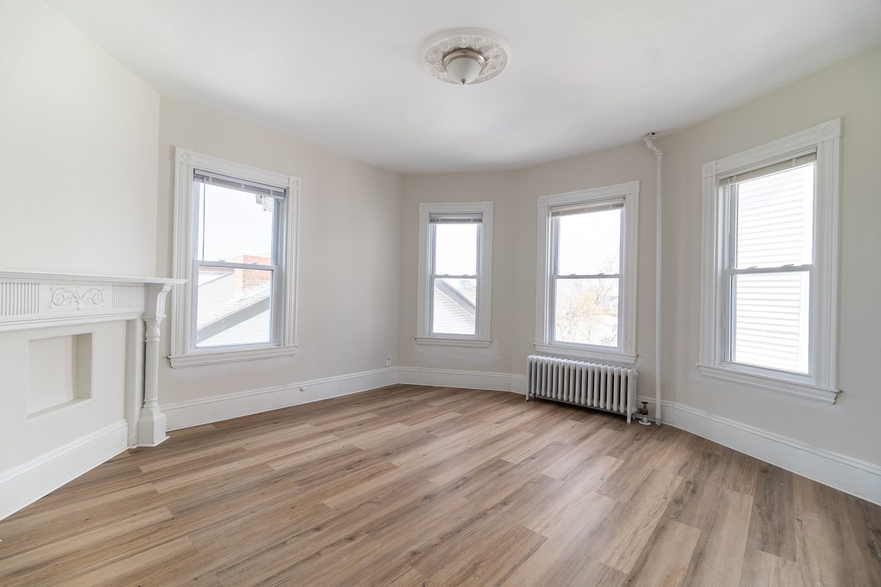 a room in Roxbury photo 4