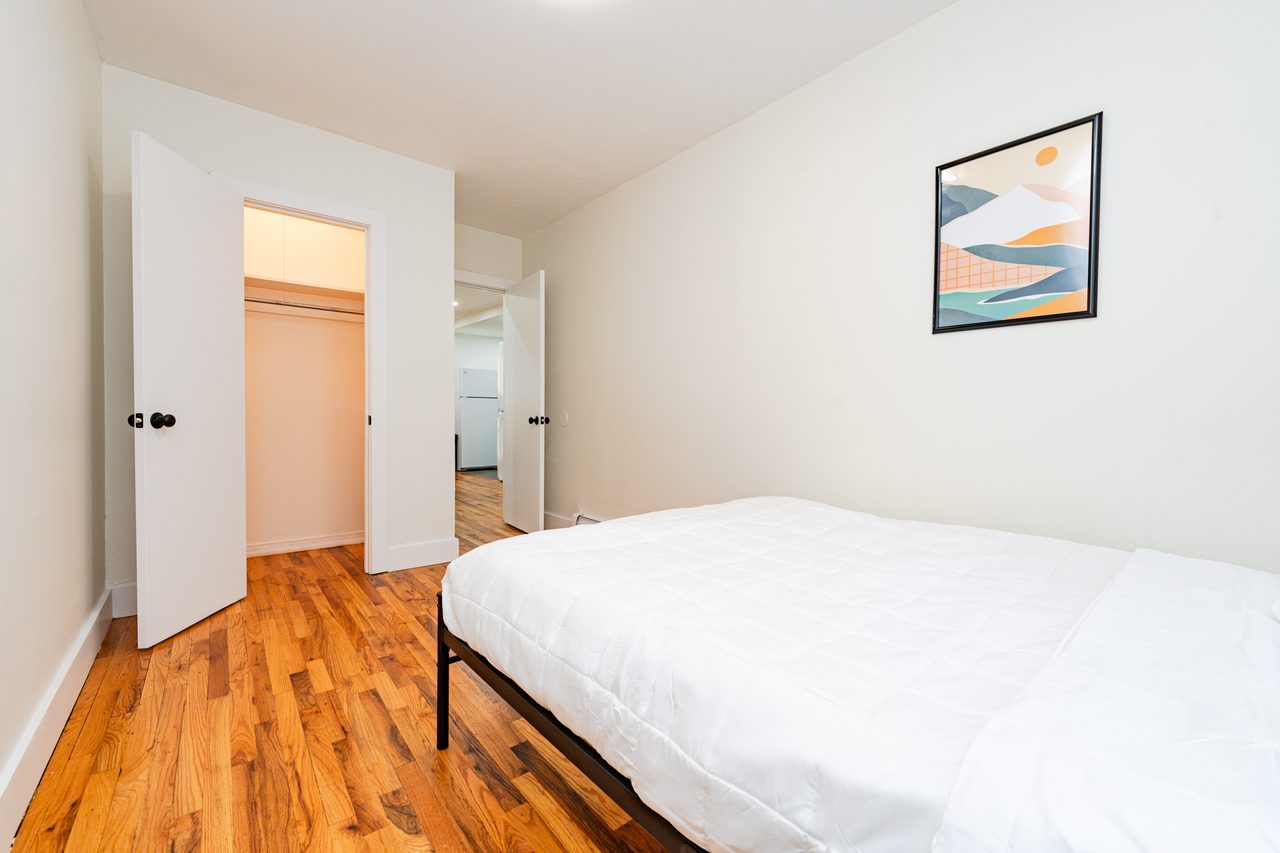 a room in Bedford-Stuyvesant photo 2