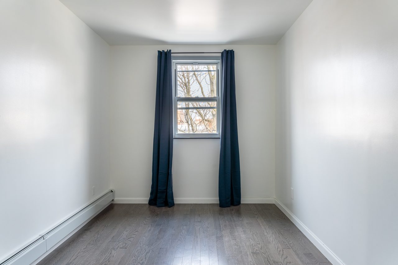 a room in LIC photo 3