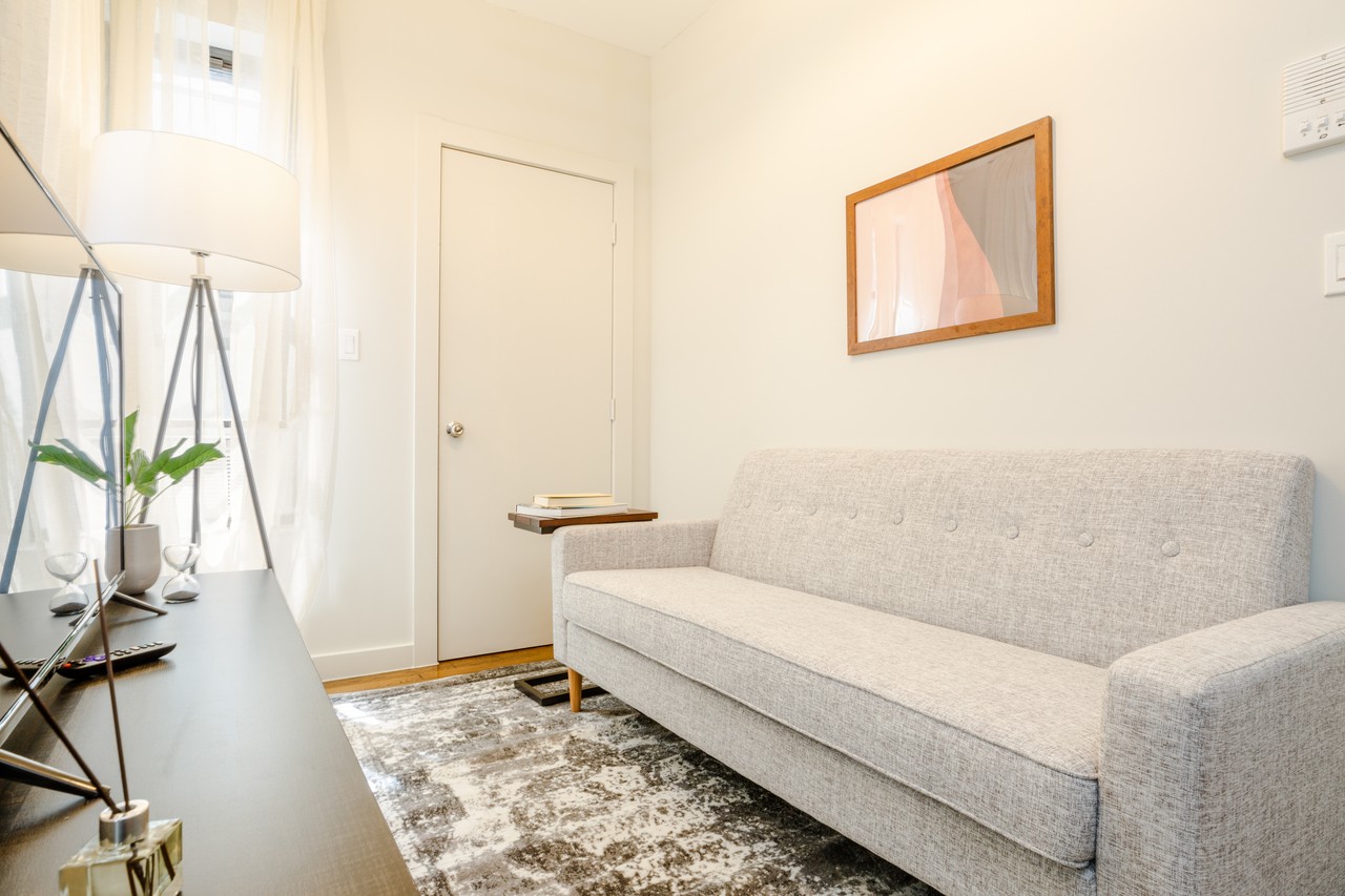 a room in Lower East Side photo 3