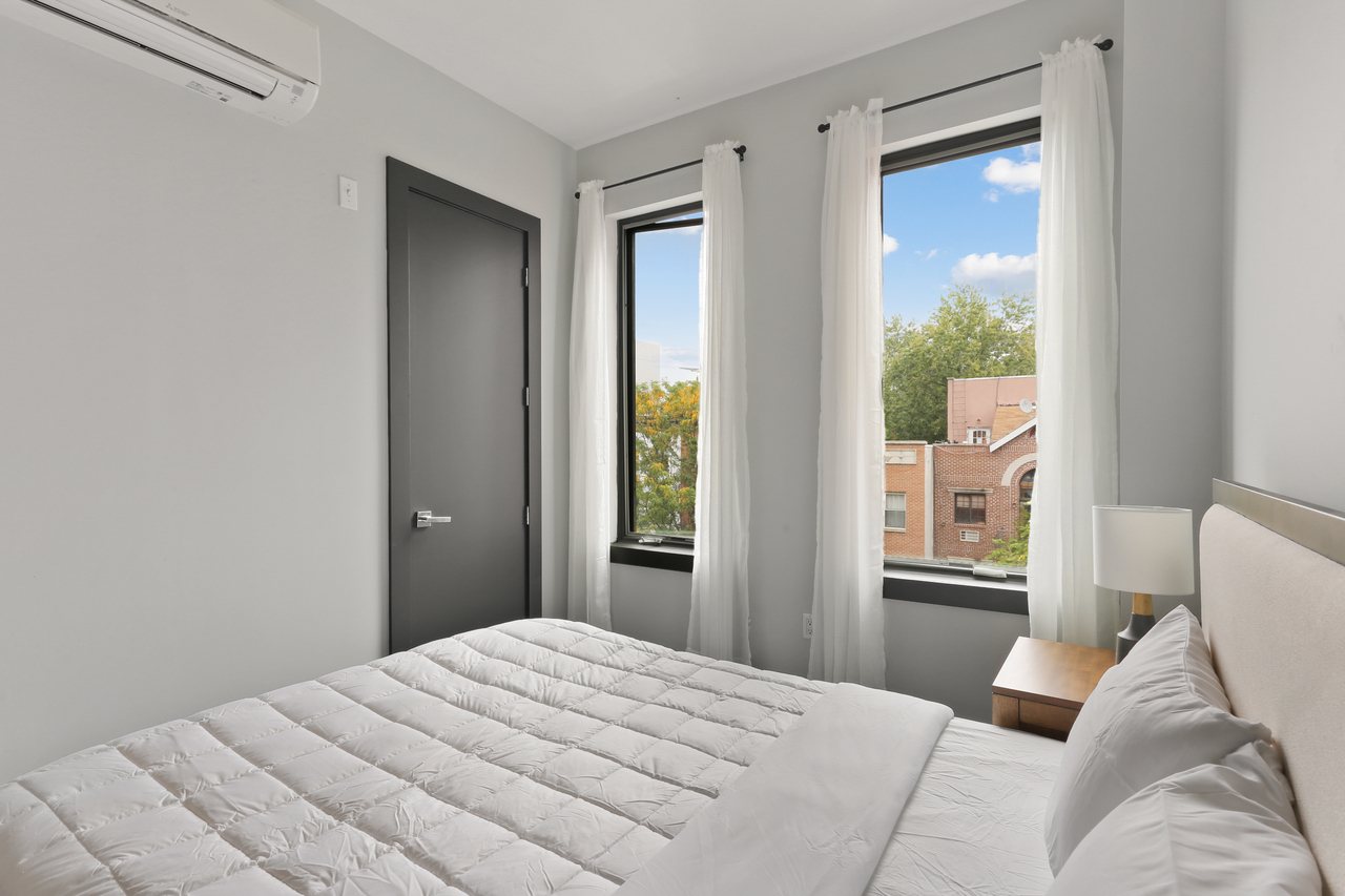 a room in Bedford-Stuyvesant photo 3