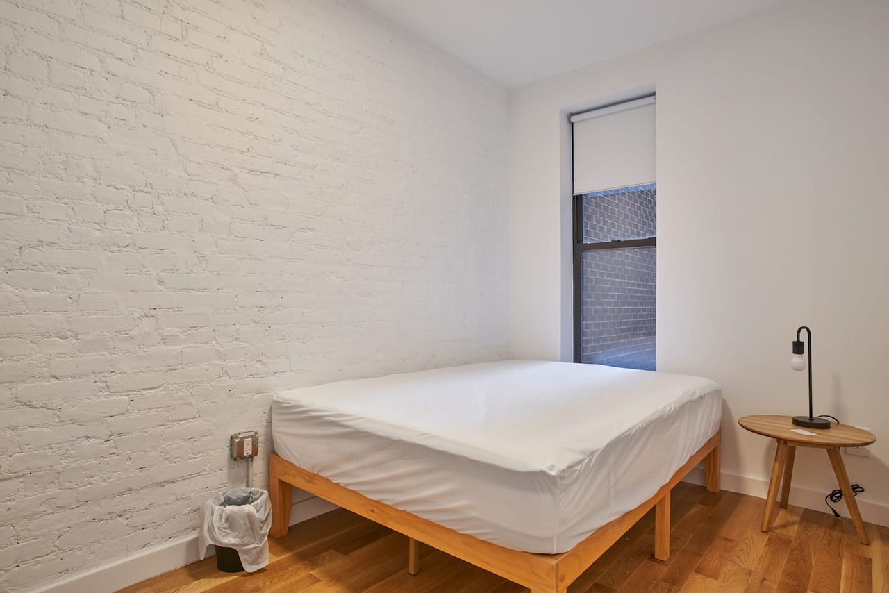 a room in Bedford-Stuyvesant photo 3