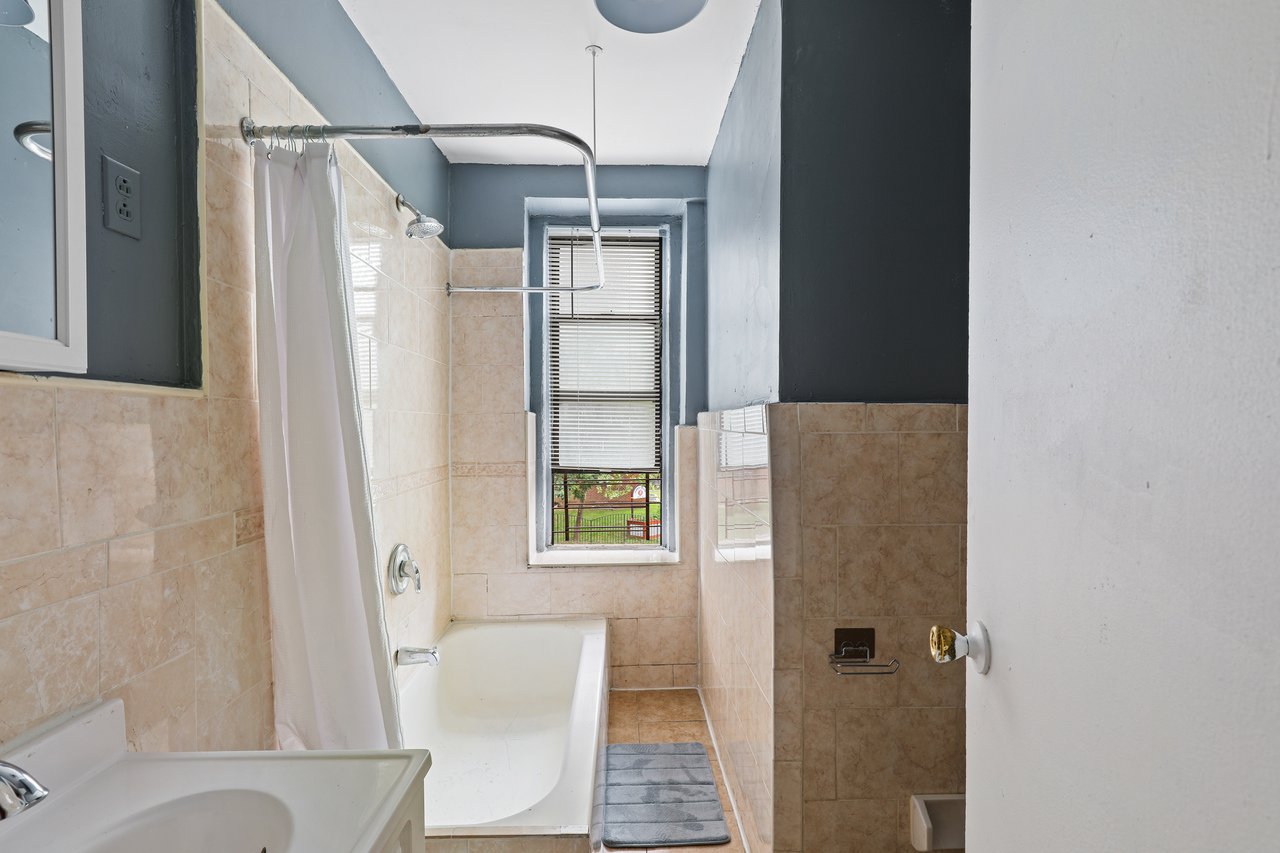 a room in East Harlem photo 7