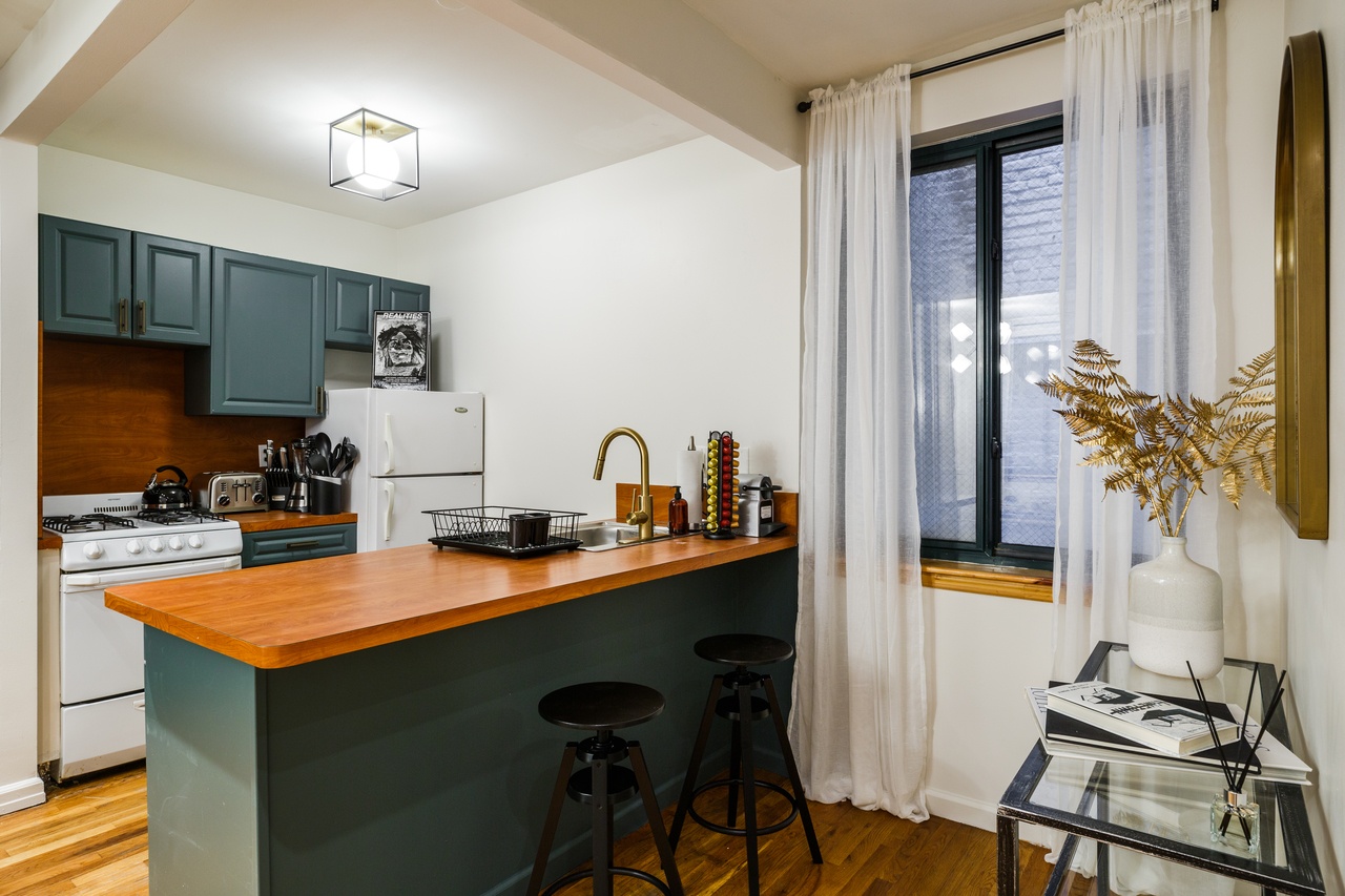 a room in East Village photo 6